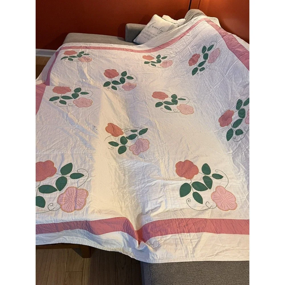 Vintage 1970-1980’s Flower Appliqué Hand Sewn Quilt 82x94”